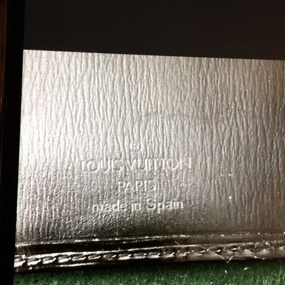 Long Bifold Louis Vuitton Wallet - Picture 5 of 5